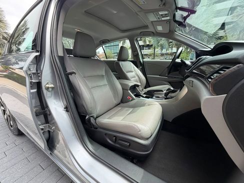 Used 2017 Honda Accord EX-L image 16