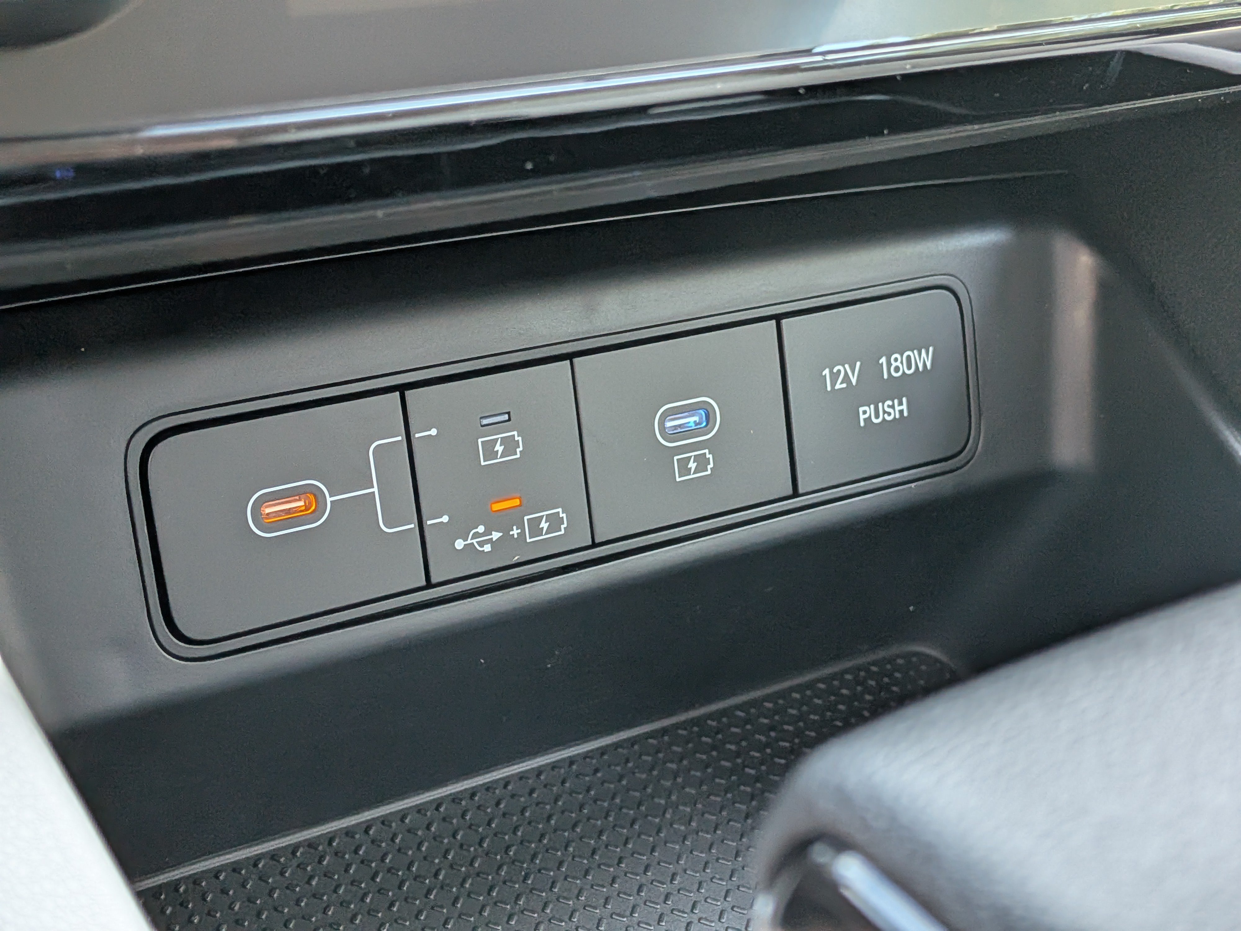 New 2026 Hyundai Tucson Limited FWD image 32
