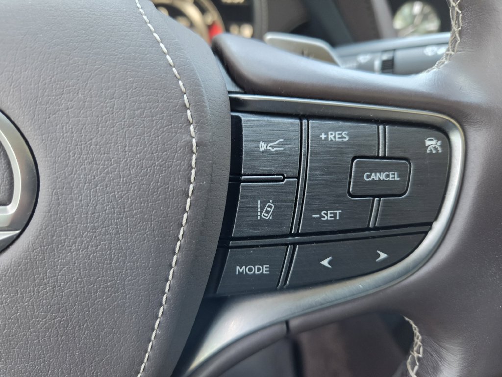 Used 2018 Lexus LS 500 w/ Interior Upgrade Package RWD image 32