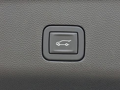 Used 2025 Chevrolet Tahoe Premier AWD/4WD image 32