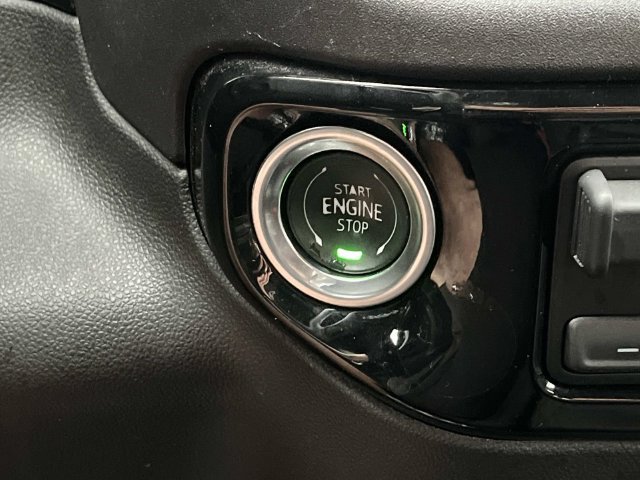 Used 2025 Chevrolet Silverado 1500 LT AWD/4WD image 34