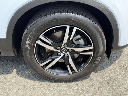 Used 2024 Volvo XC40 B5 Core AWD/4WD image 25
