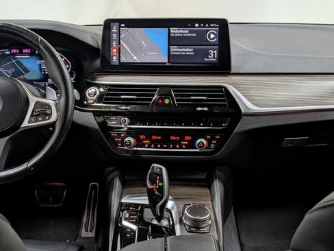 Used 2022 BMW M550i xDrive image 25