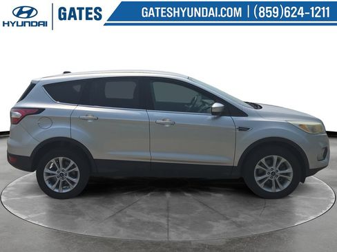 Used 2017 Ford Escape SE AWD/4WD image 3