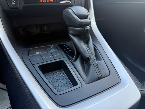 Used 2021 Toyota RAV4 LE image 22