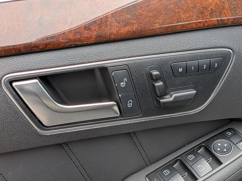 Used 2013 Mercedes-Benz E 350 4MATIC Sedan image 15