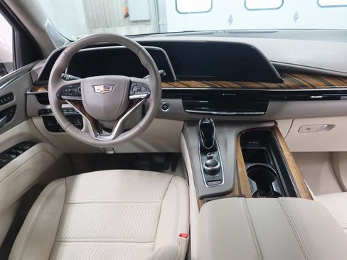 Used 2022 Cadillac Escalade Sport Platinum w/ LPO, ONYX Package AWD/4WD image 17