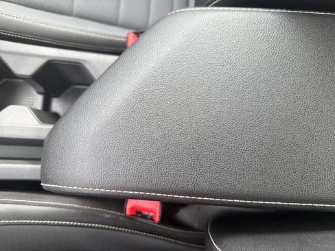 Used 2025 Volkswagen Jetta SE FWD image 22