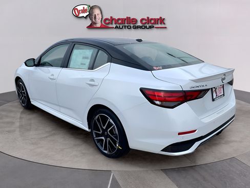 Used 2025 Nissan Sentra SR FWD image 4