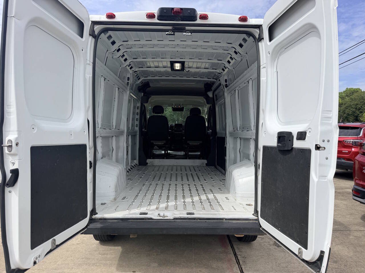 Used 2025 RAM ProMaster 2500 w/ Convenience Group FWD image 2
