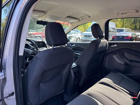 Used 2019 Ford Escape SE image 13