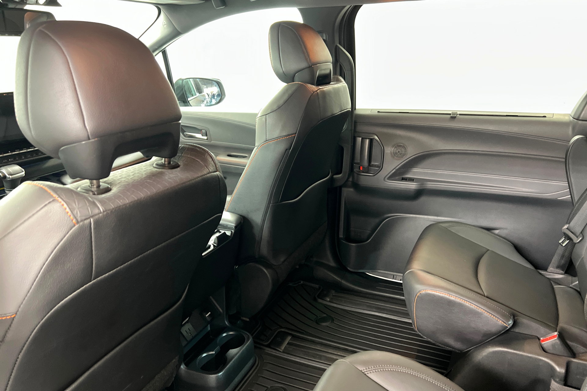 Used 2022 Toyota Sienna XSE w/ XSE Plus Package FWD image 19