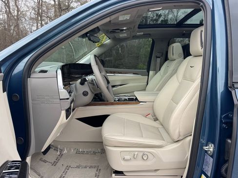 Certified 2025 Cadillac Escalade ESV Sport Platinum image 24