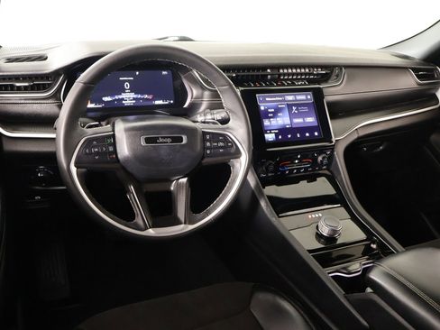 Used 2023 Jeep Grand Cherokee L Laredo image 2