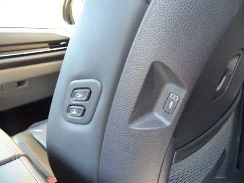 Used 2025 Kia Carnival EX FWD image 52