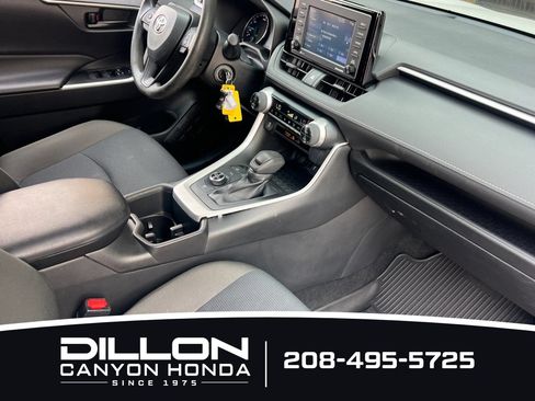 Used 2022 Toyota RAV4 LE AWD/4WD image 17