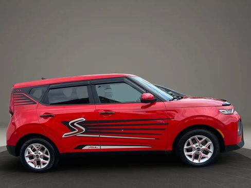 Used 2020 Kia Soul S FWD image 4