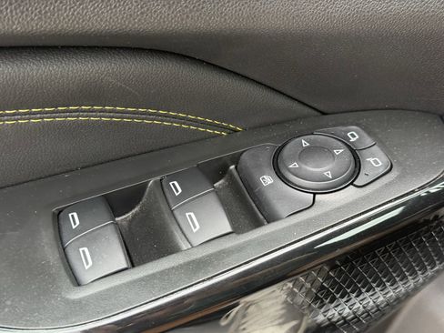Used 2025 Chevrolet Trax LT FWD image 27