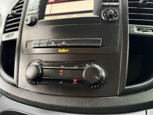 Used 2018 Mercedes-Benz Metris w/ Blind Spot Assist Package image 39