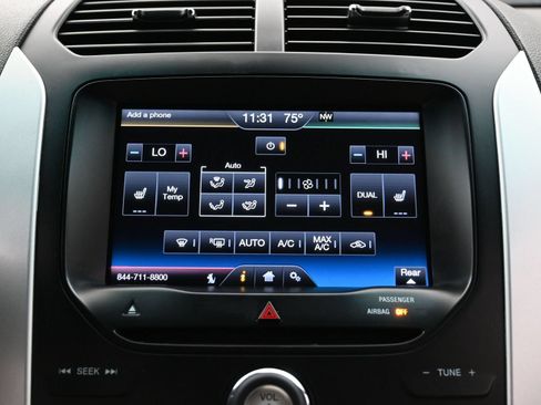 Used 2015 Ford Explorer XLT w/ Equipment Group 202A FWD image 34