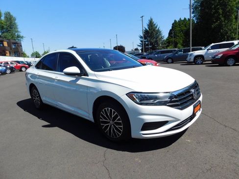 Used 2020 Volkswagen Jetta SE FWD image 1