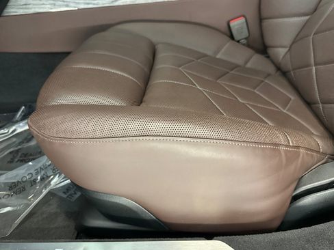 Certified 2023 BMW i7 xDrive60 AWD/4WD image 14