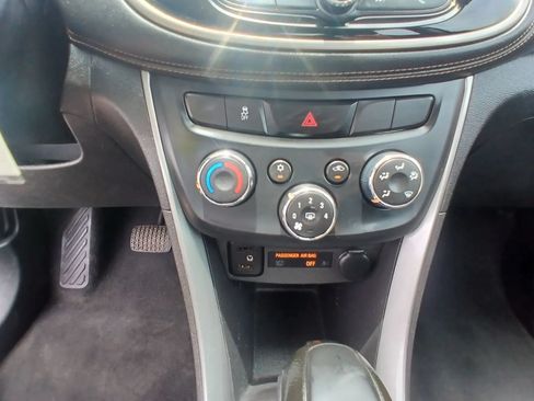 Used 2017 Chevrolet Trax LS FWD image 32
