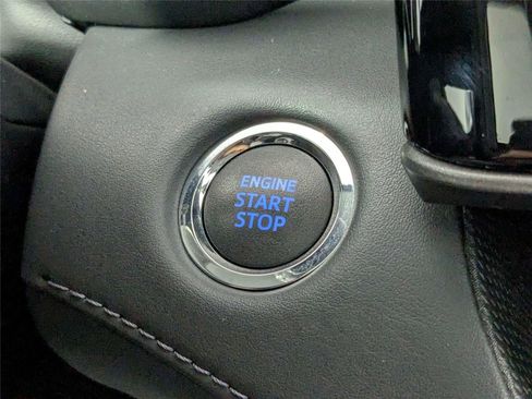 Used 2022 Toyota Highlander XLE FWD image 30