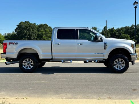 Used 2018 Ford F250 XLT w/ XLT Premium Package AWD/4WD image 2