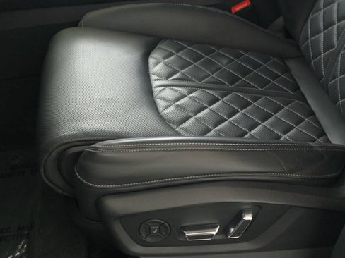 Used 2023 Audi SQ7 Prestige AWD/4WD image 31