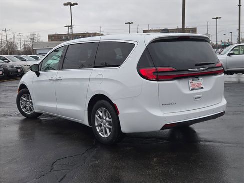 New 2026 Chrysler Pacifica Select image 16