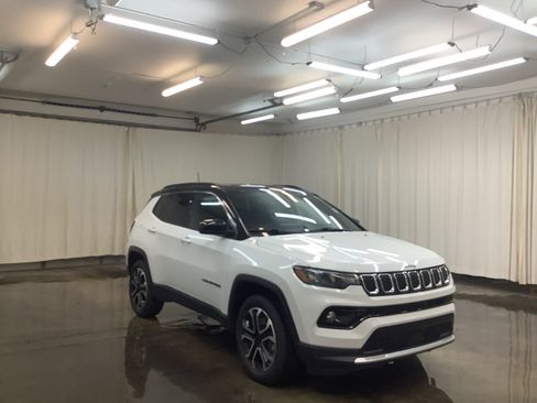 Used 2023 Jeep Compass Limited AWD/4WD image 3