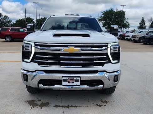 Used 2026 Chevrolet Silverado 2500 LTZ w/ LTZ Plus Package AWD/4WD image 2