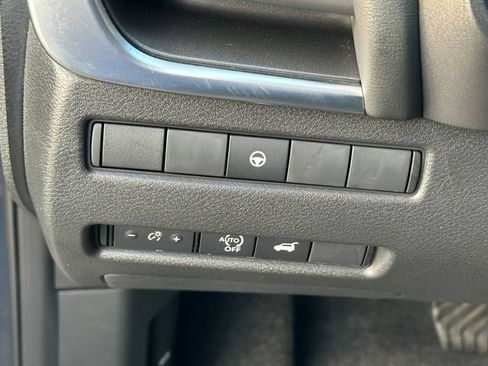 Used 2025 Nissan Rogue SV AWD/4WD image 21