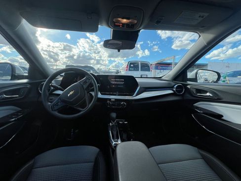 Used 2025 Chevrolet Trax LT FWD image 33