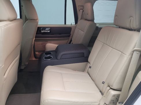 Used 2017 Lincoln Navigator Reserve image 18