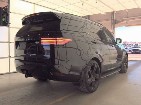 Used 2023 Land Rover Discovery S R-Dynamic image 2