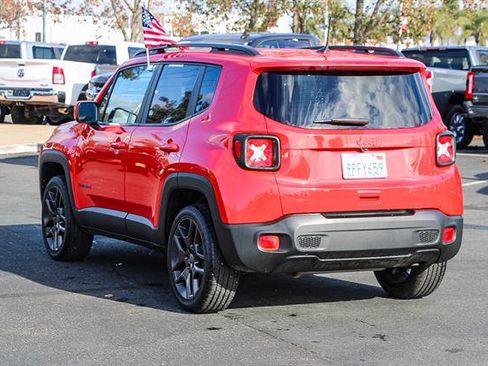 Used 2022 Jeep Renegade Latitude image 2