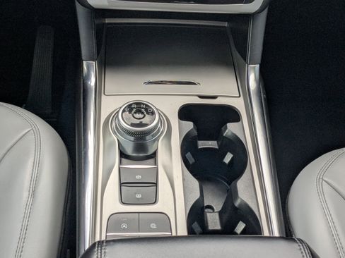 Used 2021 Ford Explorer XLT w/ Equipment Group 202A image 19