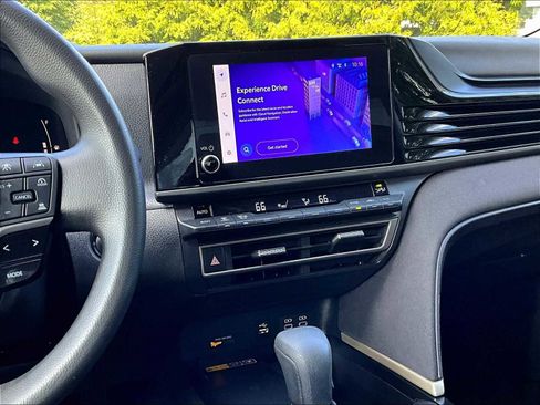 Used 2025 Toyota Camry LE image 18