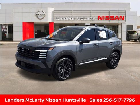 Used 2025 Nissan Kicks SR w/ Illumination Package image 9