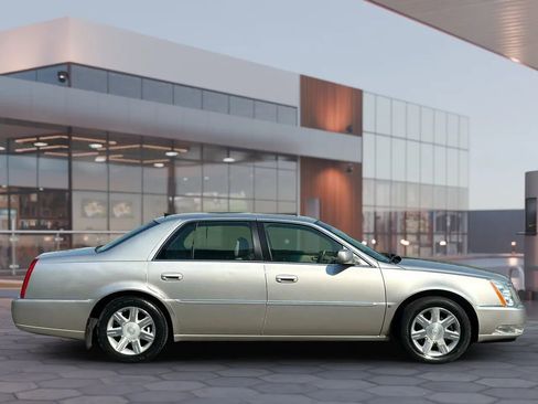 Used 2006 Cadillac DTS w/ Sun And Sound Package image 10