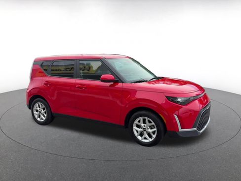 Used 2025 Kia Soul LX w/ LX Technology Package FWD image 2