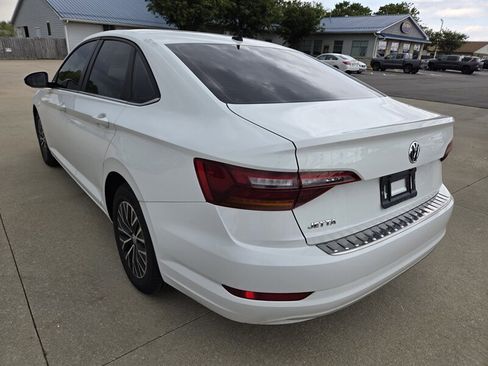Used 2019 Volkswagen Jetta SE w/ Cold Weather Package FWD image 5