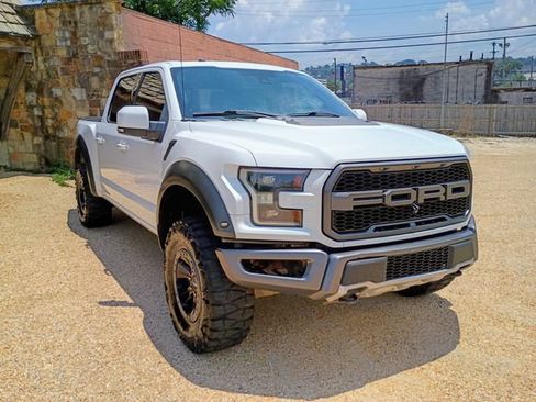 Used 2017 Ford F150 Raptor w/ Equipment Group 802A Luxury AWD/4WD image 2