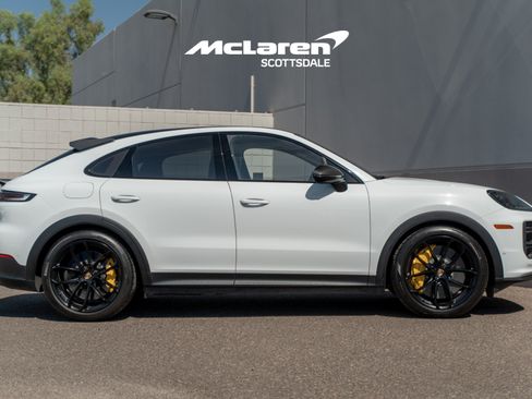 Used 2024 Porsche Cayenne Turbo GT AWD/4WD image 8