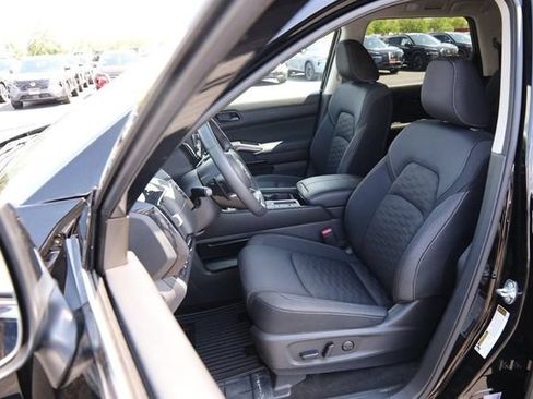 Certified 2025 Nissan Pathfinder SV FWD image 9
