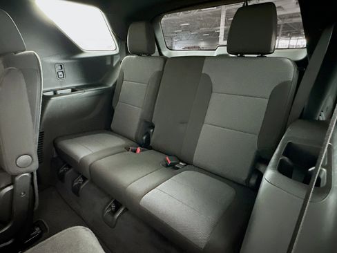 Used 2023 Chevrolet Traverse LT image 28