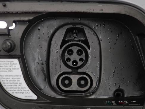 Used 2023 Audi Q4 e-tron Premium Plus w/ Premium Plus image 18