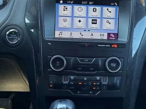 Used 2019 Ford Explorer XLT w/ Equipment Group 202A AWD/4WD image 12